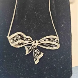 Antique  Bow 2.7ct Diamonds