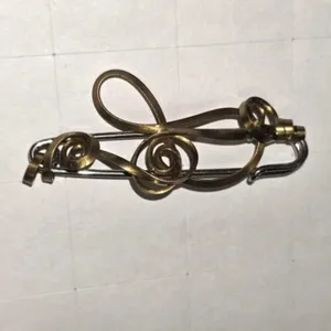 Gold & silver tone pin brooch Matches lot 24