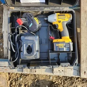 DEWALT 14.4V IMPACT DRIVER (WORKING)