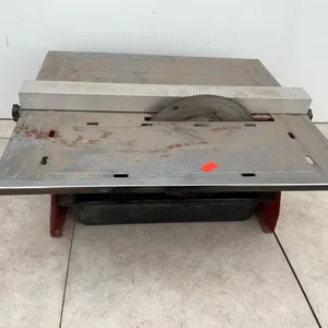 Small 7-1/4” saw - powers on