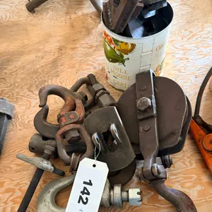 Snatch block pulley and hooks