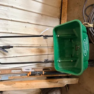 Scotts fertilizer spreader