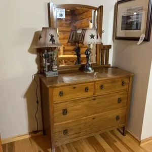 4 DRAWER DRESSER & MIRROR & 2 WESTERN LAMPS
