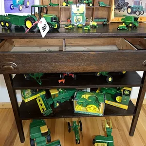 ONE DRAWER ENTRY TABLE