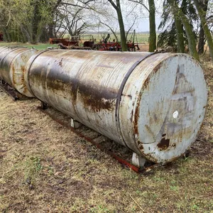 1000 Gallon Galvanized Tank on Metal Skid with Valve