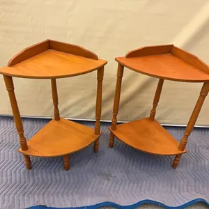 2 corner shelves
