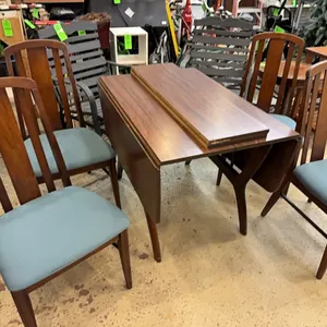 Drop leaf dinette table, 4 chairs, 2 leaves