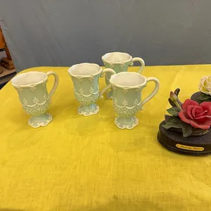 Cups, rose mudic boxes