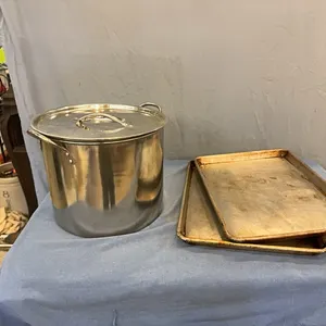 Stock pot, baking sheets