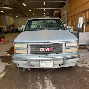 *LOCATED AT MAS SALES CENTRE* 1991 GMC 1500 SLX SIERRA P/U TRUCK, A/T, 4X4 (WORKING), 5.7L V8 ENG, REG CAB, BENCH SEAT, LONG BOX, 233,575 KM SHOWING, 