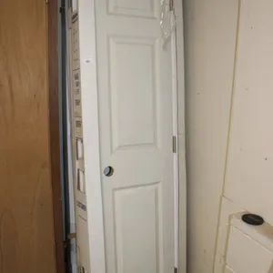 4 Prehung Pantry Doors of Various Sizes