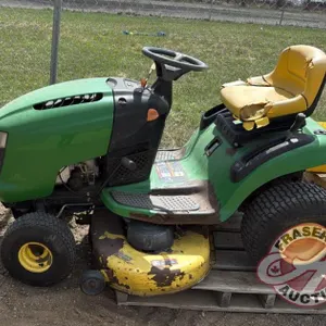 F69 John Deere L111 Lawn Tractor (KEYS)