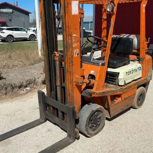 Toyota 4FGC25 Propane Forklift, 5,000-Pound Capacity, Running, Propane Tank Not Included