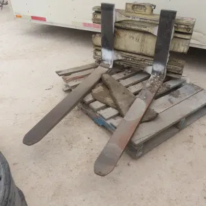 Heavy-Duty Forklift Forks w/ Hydraulic Side Shift