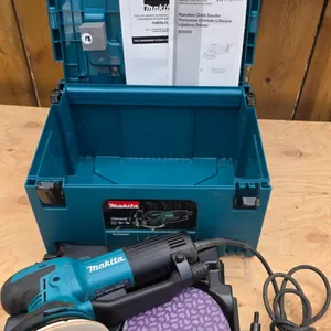 Makita Random Orbit Sander With Multiple Sanding Disks and Carry Case