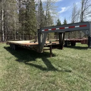 1995 Titan 28' Tri Axle Gooseneck Trailer