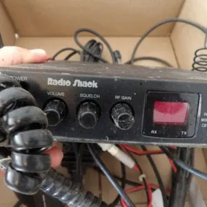 RADIO SHACK CB RADIO W/ ANTENNA
