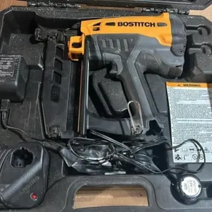 BOSTITCH. 3.6V Cordless Gas Finish Nail Gun.