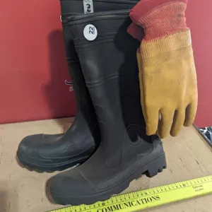 Size 7 Rubber Boots and Rubber Gloves