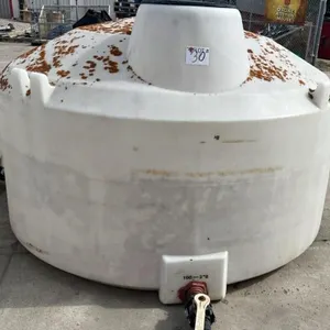 Approx. 800 gallon Poly Water Tank w/Valve. Needs