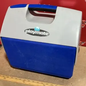 Igloo Play Mate Cooler 15" x 9" x 13"H