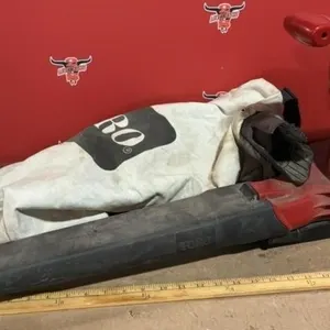 TORO Electric Leaf Blower/Sucker w/Bag.