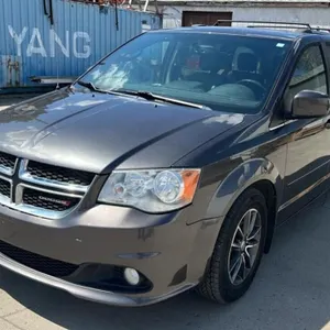 2016 Dodge Grand Caravan SXT Van. Leather