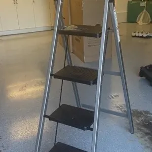 Folding 4-Step Ladder 41.5�