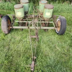 JD 2 Row Corn Planter w/Fertilizer Boxes