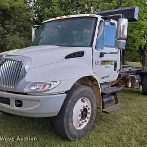 2007 International DuraStar 4300 hook lift truck