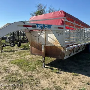 2015 Top Hat BGN28X7-21E-F livestock trailer