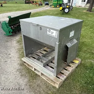 Livestock cake feeder