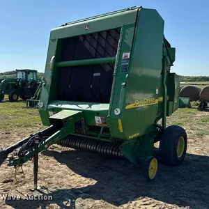 John Deere 567 round baler