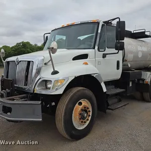 2005 International 7300 oil distributor truck