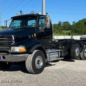 2007 Sterling L9500 hook lift truck