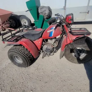 1984Honda ATC200 Big Red Three-Wheeler All-Terrain Cycle with Rear Rack Forward and Reverse Has