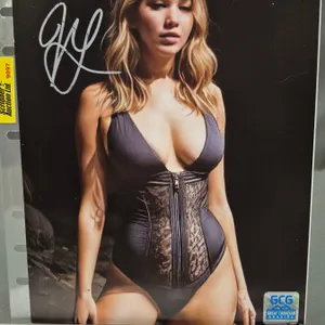 Autographed 8x10 Photo : Jennifer Lawrence (Certified : GCG)