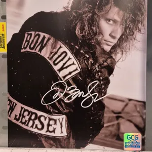 Autographed 8x10 Photo : Jon Bon Jovi (Certified : GCG)
