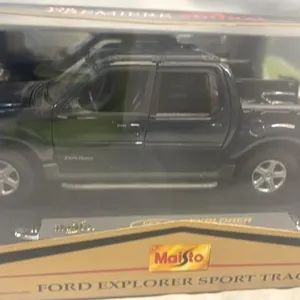 1/18 Maisto Ford Explorer Truck diecast