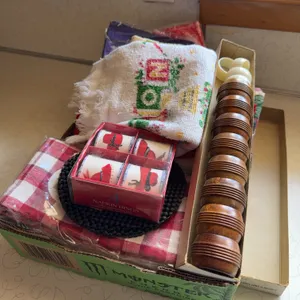 Kitchen Towels & Napkin Holders