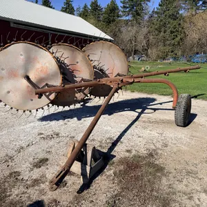 FarmHand 6-wheel hay rake (Missing Wheels)