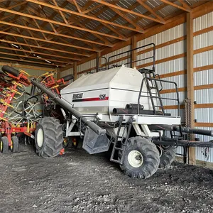 BOURGAULT 5710 Air Drill w/ 2002 BOURGAULT 5350 Air Cart, 35 Ft., 7" Spacing