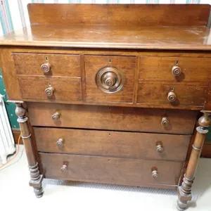 Bonnet Dresser Circular Knobs
