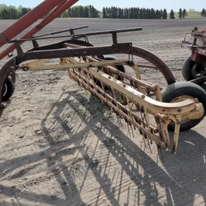 NEW HOLLAND HAY RAKE