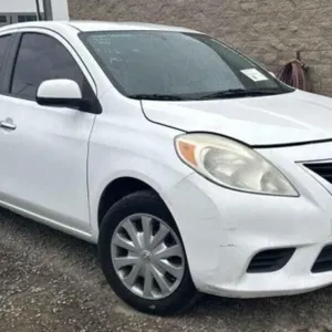 (CA) 2013 Nissan Versa