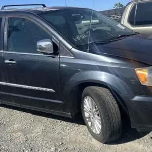 (CA) 2013 Chrysler Town and Country