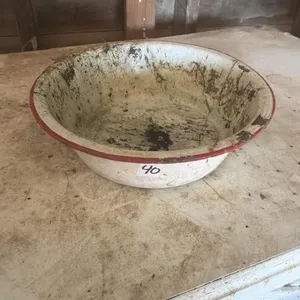 Enamel pan