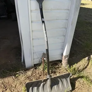 Trumpet snow shovel