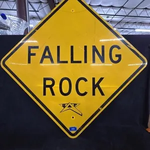 30"�30" FALLING ROCK Road Sign