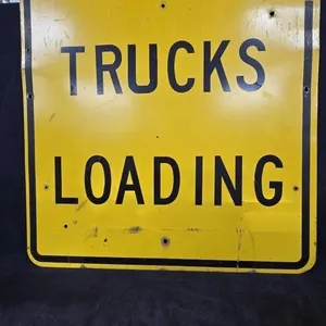 30"�30" TRUCKS LOADING Highway Sign